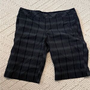 Columbia Women’s Black plaid hiking shorts, size 16
